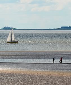 Segelboot und Menschen